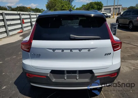 2024 Volvo Xc40 Plus z USA, uszkodzony, nr VIN YV4L12UE1R2379682